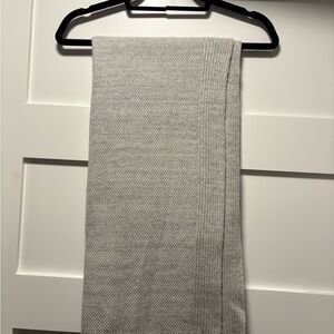 Banana Republic Light Gray Knit Accessory